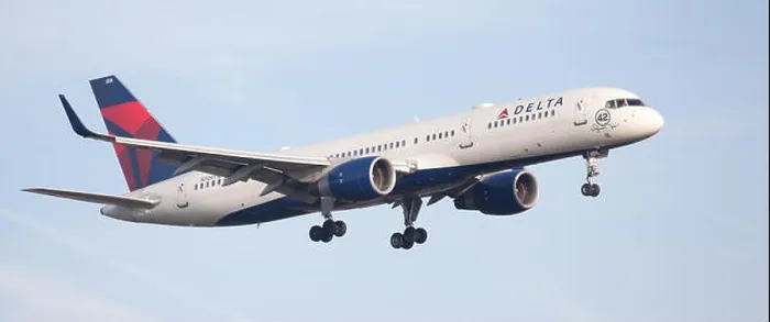 Framed Print : Delta Air Lines Boeing 757 N709TW on final approach to London-Heathrow Airport LHR