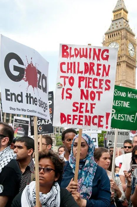 Framed Print : Demonstration against Israeli bombing of Gaza Framed Print : Demonstration against Israeli bombing of Gaza