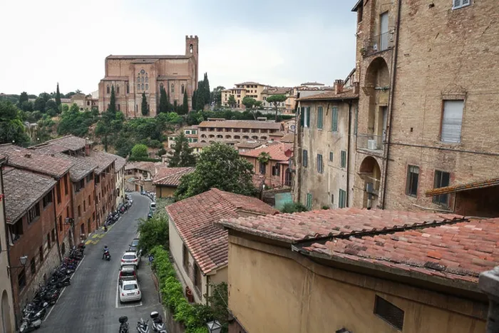 Framed Print : Via di Fontebranda street and surrounding old buildings in Siena Framed Print : Via di Fontebranda street and surrounding old buildings in Siena