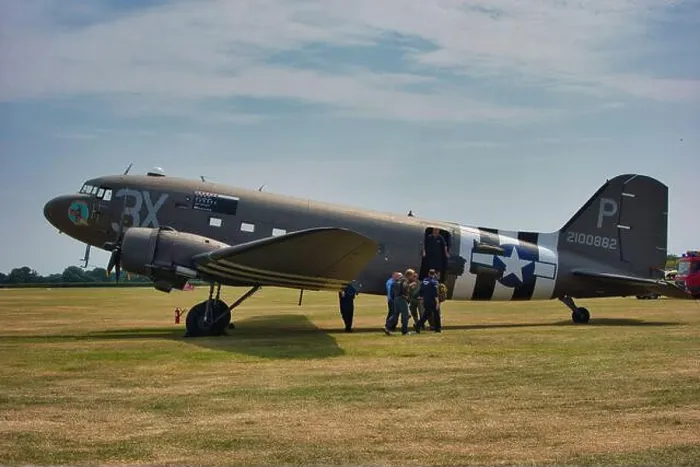 Framed Print : Douglas DC 3 Headcorn airfield, Kent Framed Print : Douglas DC 3 Headcorn airfield, Kent