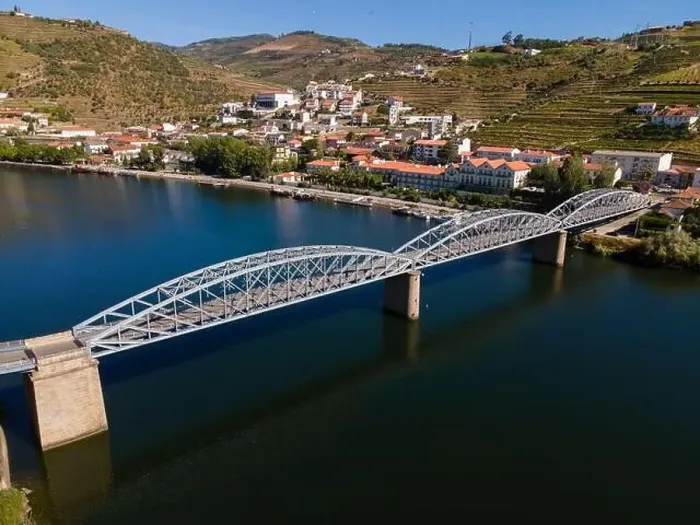 Framed Print : Douro Valley in Pinhão Framed Print : Douro Valley in Pinhão
