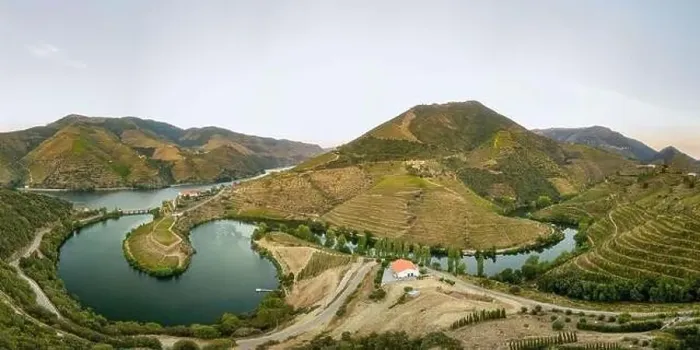 Framed Print : Douro wine valley region, Portugal