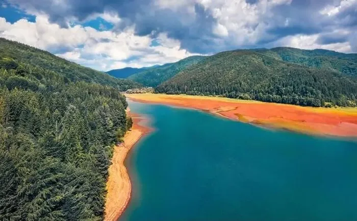 Framed Print : Dramatic summer view from flying drone of Tereblia-Ristke Reservoir Framed Print : Dramatic summer view from flying drone of Tereblia-Ristke Reservoir