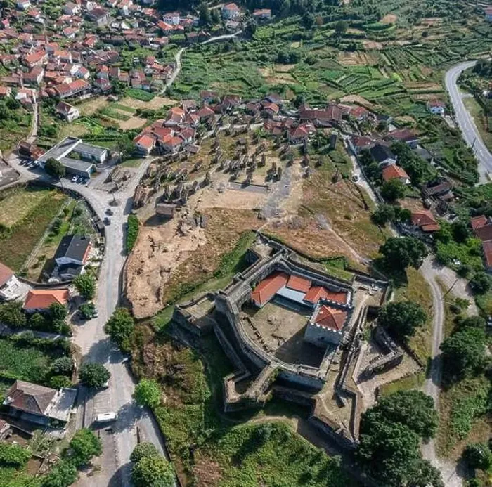 Framed Print : Drone aerial view on the Castle de Lindoso and granaries Framed Print : Drone aerial view on the Castle de Lindoso and granaries