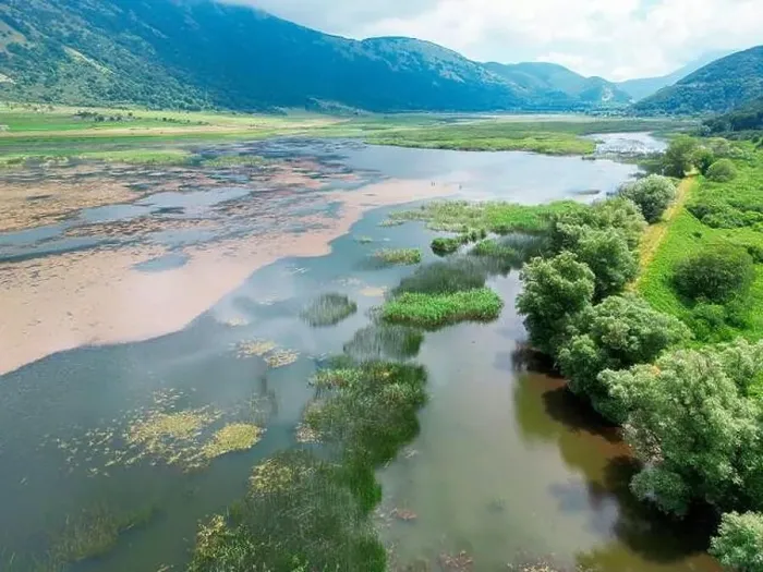 Framed Print : Drone-captured photograph at Lake Matese Framed Print : Drone-captured photograph at Lake Matese
