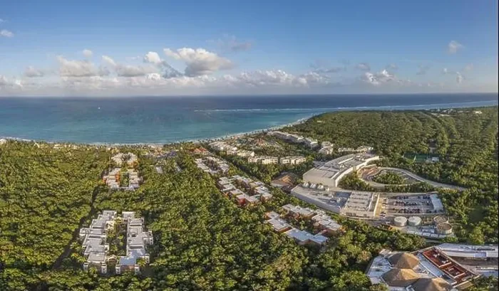 Framed Print : Drone panorama of a hotel complex on the Gulf Coast of Mexico's Yucatan Peninsula during the daytime Framed Print : Drone panorama of a hotel complex on the Gulf Coast of Mexico's Yucatan Peninsula during the daytime