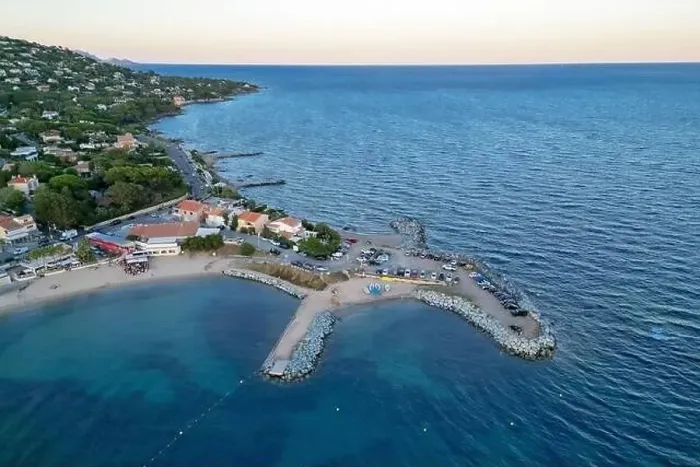 Framed Print : Drone Photo of Plage D'Arpillon in Les Issmbres, Var, Provence-Alpes-Côte d'Azur, France Framed Print : Drone Photo of Plage D'Arpillon in Les Issmbres, Var, Provence-Alpes-Côte d'Azur, France