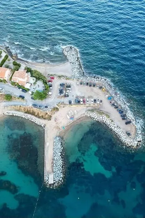 Framed Print : Drone Photo of Plage D'Arpillon in Les Issmbres, Var, Provence-Alpes-Côte d'Azur, France Framed Print : Drone Photo of Plage D'Arpillon in Les Issmbres, Var, Provence-Alpes-Côte d'Azur, France