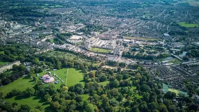 Framed Print : A drone view over Bath, with the Circus setting up in Victoria Park. (03-09-2023) Framed Print : A drone view over Bath, with the Circus setting up in Victoria Park. (03-09-2023)