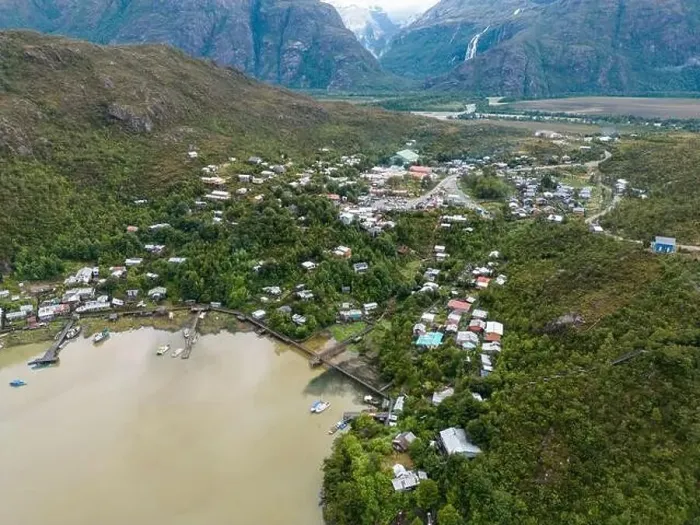 Framed Print : Drone view of Caleta Tortel with its small cabins - Discovering the beautiful village while traveling the Carretera Framed Print : Drone view of Caleta Tortel with its small cabins - Discovering the beautiful village while traveling the Carretera