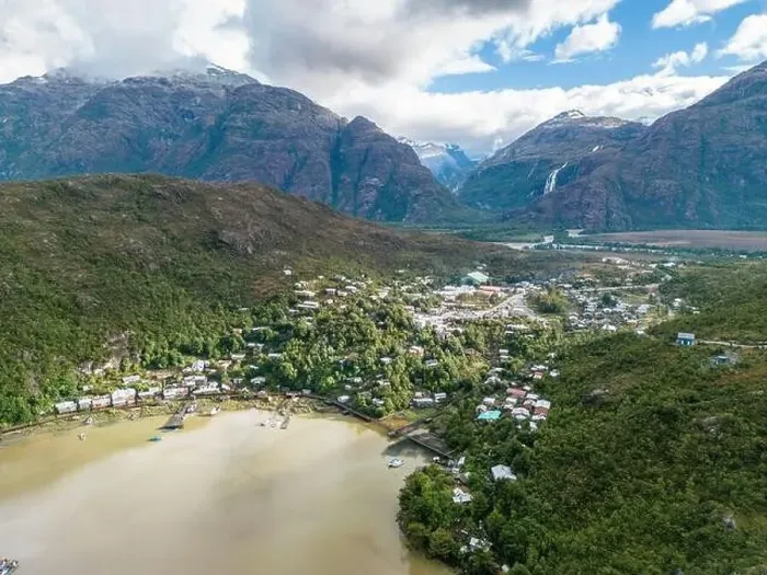 Framed Print : Drone view of Caleta Tortel with its small cabins - Discovering the beautiful village while traveling the Carretera Framed Print : Drone view of Caleta Tortel with its small cabins - Discovering the beautiful village while traveling the Carretera