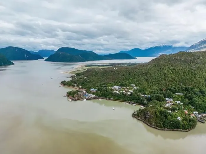 Framed Print : Drone view of Caleta Tortel with its small cabins - Discovering the beautiful village while traveling the Carretera Framed Print : Drone view of Caleta Tortel with its small cabins - Discovering the beautiful village while traveling the Carretera