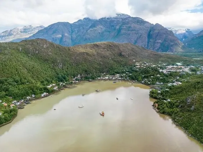 Framed Print : Drone view of Caleta Tortel with its small cabins - Discovering the beautiful village while traveling the Carretera Framed Print : Drone view of Caleta Tortel with its small cabins - Discovering the beautiful village while traveling the Carretera