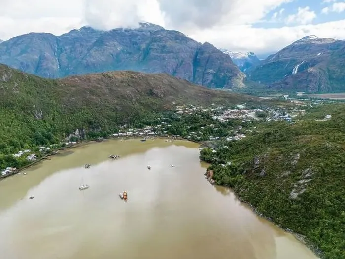 Framed Print : Drone view of Caleta Tortel with its small cabins - Discovering the beautiful village while traveling the Carretera Framed Print : Drone view of Caleta Tortel with its small cabins - Discovering the beautiful village while traveling the Carretera