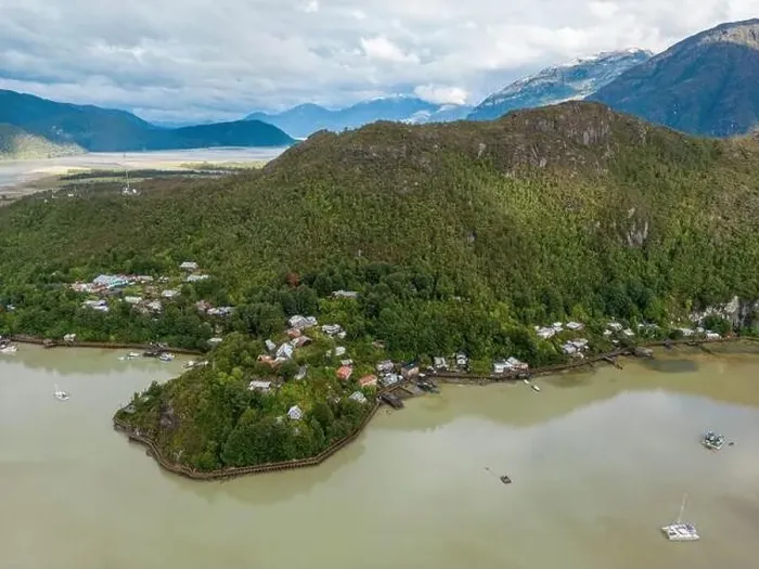 Framed Print : Drone view of Caleta Tortel with its small cabins - Discovering the beautiful village while traveling the Carretera