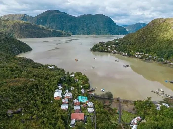 Framed Print : Drone view of Caleta Tortel with its small cabins - Discovering the beautiful village while traveling the Carretera Framed Print : Drone view of Caleta Tortel with its small cabins - Discovering the beautiful village while traveling the Carretera