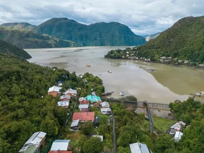 Framed Print : Drone view of Caleta Tortel with its small cabins - Discovering the beautiful village while traveling the Carretera Framed Print : Drone view of Caleta Tortel with its small cabins - Discovering the beautiful village while traveling the Carretera