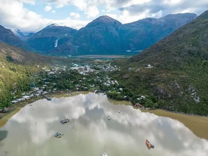 Framed Print : Drone view of Caleta Tortel with its small cabins - Discovering the beautiful village while traveling the Carretera Framed Print : Drone view of Caleta Tortel with its small cabins - Discovering the beautiful village while traveling the Carretera