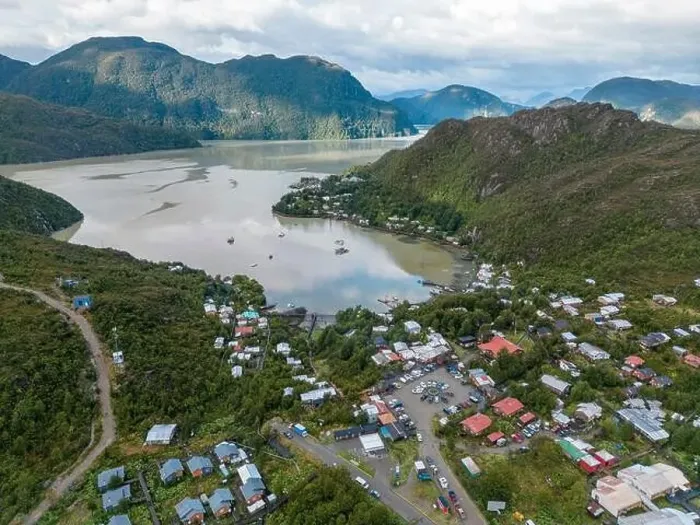 Framed Print : Drone view of Caleta Tortel with its small cabins - Discovering the beautiful village while traveling the Carretera Framed Print : Drone view of Caleta Tortel with its small cabins - Discovering the beautiful village while traveling the Carretera