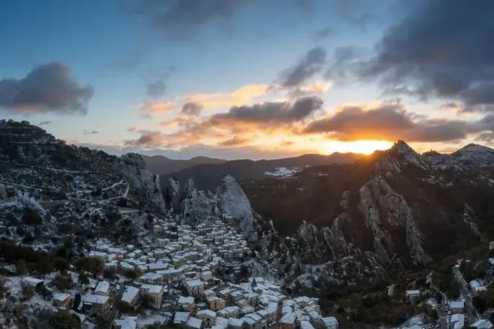 Framed Print : Drone view of Castelmezzano at sunrise in winter Framed Print : Drone view of Castelmezzano at sunrise in winter