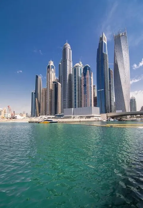 Framed Print : DUBAI, UNITED ARAB EMIRATES - OCTOBER Framed Print : DUBAI, UNITED ARAB EMIRATES - OCTOBER