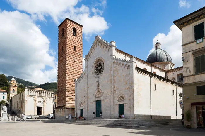 Framed Print : The Duomo in the historic town centre of Pietrasanta, Piazza del Duomo, Tuscan Riviera, Tuscany, Italy Framed Print : The Duomo in the historic town centre of Pietrasanta, Piazza del Duomo, Tuscan Riviera, Tuscany, Italy