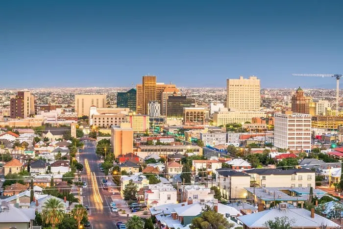 Framed Print : El Paso, Texas, USA downtown city skyline at dusk with Juarez, Mexico in the distance Framed Print : El Paso, Texas, USA downtown city skyline at dusk with Juarez, Mexico in the distance