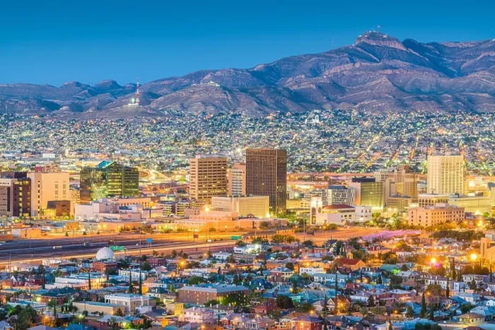Framed Print : El Paso, Texas, USA downtown city skyline at dusk with Juarez, Mexico in the distance Framed Print : El Paso, Texas, USA downtown city skyline at dusk with Juarez, Mexico in the distance