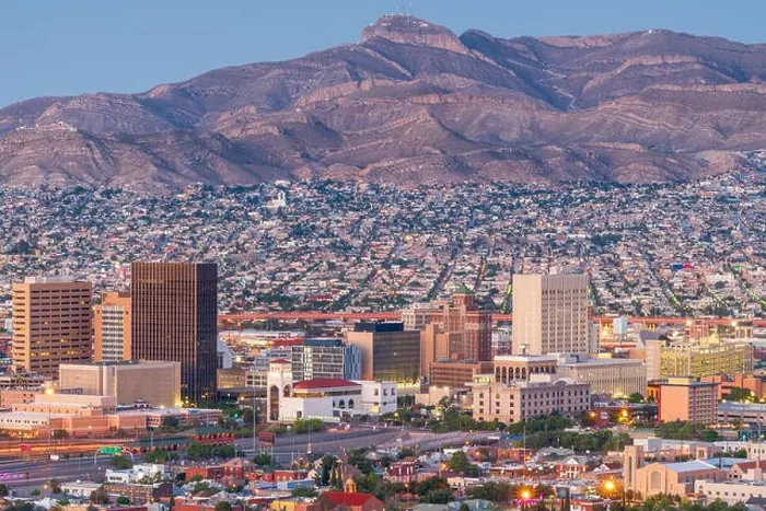 Framed Print : El Paso, Texas, USA downtown city skyline at dusk with Juarez, Mexico in the distance Framed Print : El Paso, Texas, USA downtown city skyline at dusk with Juarez, Mexico in the distance