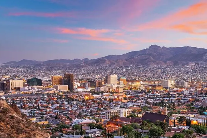 Framed Print : El Paso, Texas, USA downtown city skyline at dusk with Juarez, Mexico in the distance Framed Print : El Paso, Texas, USA downtown city skyline at dusk with Juarez, Mexico in the distance