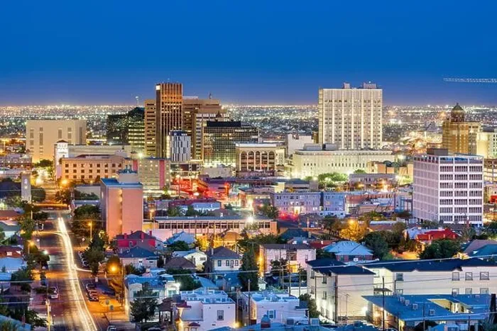 Framed Print : El Paso, Texas, USA downtown city skyline at dusk with Juarez, Mexico in the distance Framed Print : El Paso, Texas, USA downtown city skyline at dusk with Juarez, Mexico in the distance