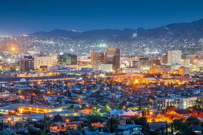 Framed Print : El Paso, Texas, USA downtown city skyline at dusk with Juarez, Mexico in the distance Framed Print : El Paso, Texas, USA downtown city skyline at dusk with Juarez, Mexico in the distance