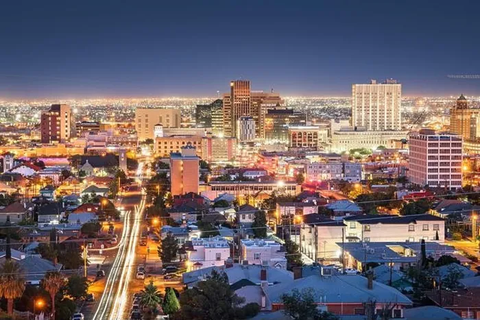 Framed Print : El Paso, Texas, USA downtown city skyline at dusk with Juarez, Mexico in the distance Framed Print : El Paso, Texas, USA downtown city skyline at dusk with Juarez, Mexico in the distance