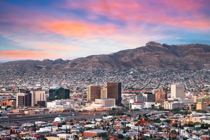 Framed Print : El Paso, Texas, USA downtown city skyline at dusk with Juarez, Mexico in the distance Framed Print : El Paso, Texas, USA downtown city skyline at dusk with Juarez, Mexico in the distance