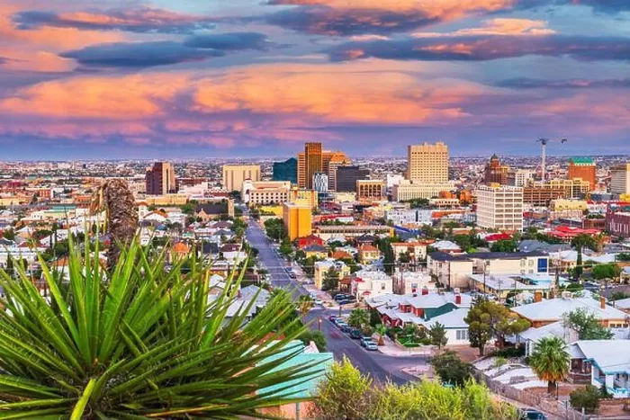 Framed Print : El Paso, Texas, USA downtown city skyline at dusk with Juarez, Mexico in the distance Framed Print : El Paso, Texas, USA downtown city skyline at dusk with Juarez, Mexico in the distance