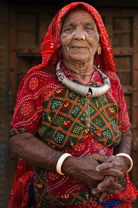 Framed Print : Elderly woman in traditional dress in Bhuj, Gujarat, India Framed Print : Elderly woman in traditional dress in Bhuj, Gujarat, India