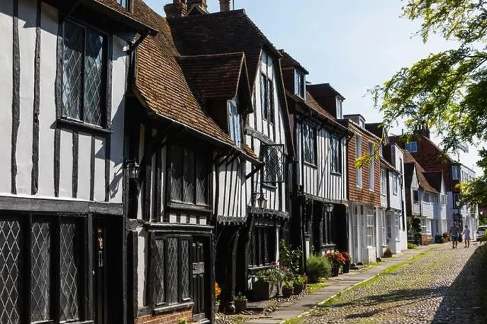 Framed Print : England, East Sussex, Rye, Street Scene with Medieval Housing Framed Print : England, East Sussex, Rye, Street Scene with Medieval Housing