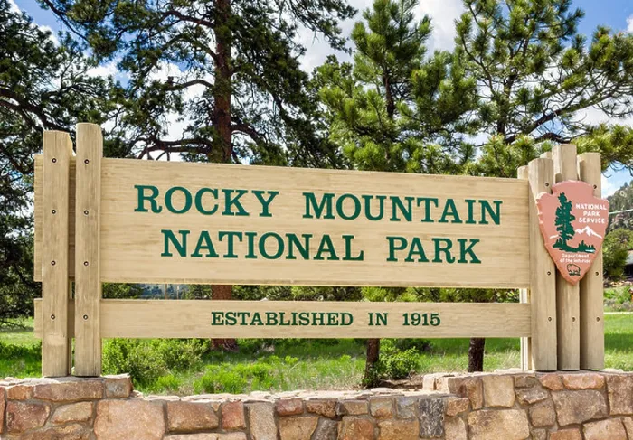 Framed Print : Entrance sign to Rocky Mountain National Park, Colorado, USA Framed Print : Entrance sign to Rocky Mountain National Park, Colorado, USA