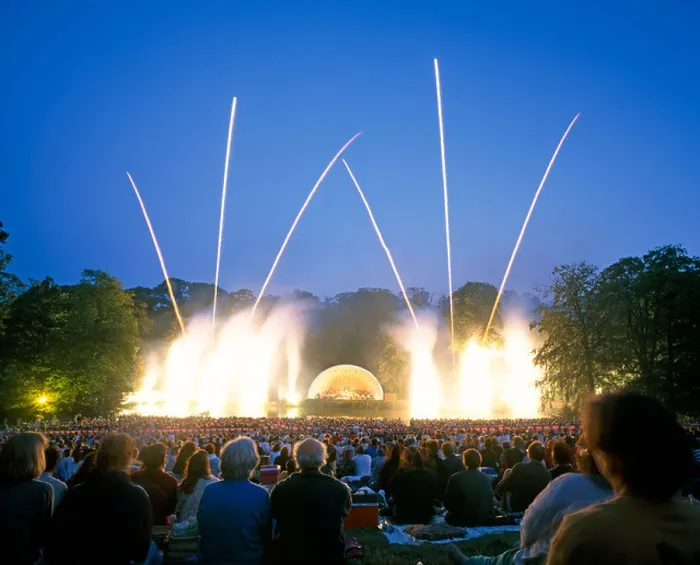 Framed Print : Evening fireworks display with music concert at Kenwood House, Hampstead Heath, London N England Framed Print : Evening fireworks display with music concert at Kenwood House, Hampstead Heath, London N England