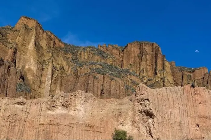 Framed Print : Exploring the beautiful Palca Canyon, a natural sight in the surroundings of La Paz, Bolivia - Traveling South America Framed Print : Exploring the beautiful Palca Canyon, a natural sight in the surroundings of La Paz, Bolivia - Traveling South America