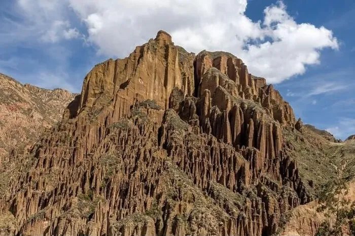 Framed Print : Exploring the beautiful Palca Canyon, a natural sight in the surroundings of La Paz, Bolivia - Traveling South America Framed Print : Exploring the beautiful Palca Canyon, a natural sight in the surroundings of La Paz, Bolivia - Traveling South America