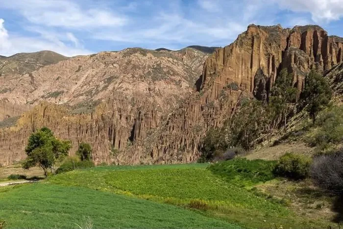 Framed Print : Exploring the beautiful Palca Canyon, a natural sight in the surroundings of La Paz, Bolivia - Traveling South America Framed Print : Exploring the beautiful Palca Canyon, a natural sight in the surroundings of La Paz, Bolivia - Traveling South America