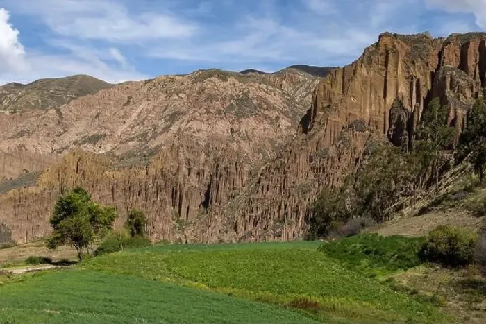 Framed Print : Exploring the beautiful Palca Canyon, a natural sight in the surroundings of La Paz, Bolivia - Traveling South America Framed Print : Exploring the beautiful Palca Canyon, a natural sight in the surroundings of La Paz, Bolivia - Traveling South America