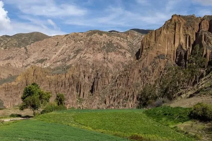 Framed Print : Exploring the beautiful Palca Canyon, a natural sight in the surroundings of La Paz, Bolivia - Traveling South America Framed Print : Exploring the beautiful Palca Canyon, a natural sight in the surroundings of La Paz, Bolivia - Traveling South America