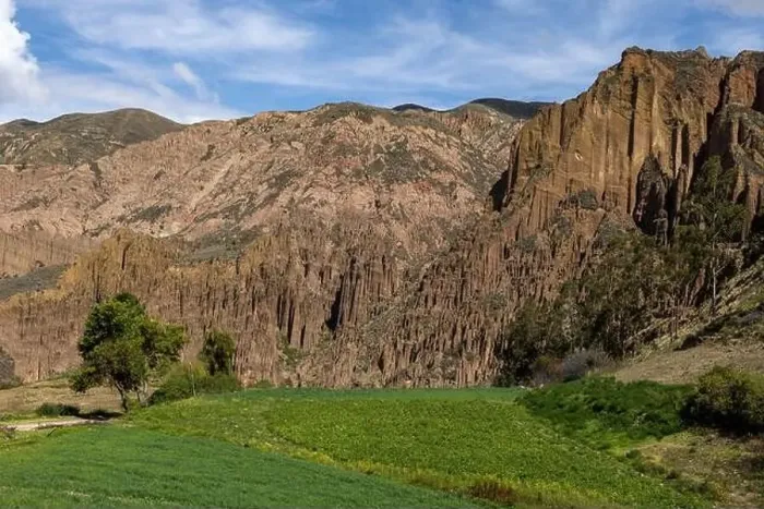 Framed Print : Exploring the beautiful Palca Canyon, a natural sight in the surroundings of La Paz, Bolivia - Traveling South America Framed Print : Exploring the beautiful Palca Canyon, a natural sight in the surroundings of La Paz, Bolivia - Traveling South America