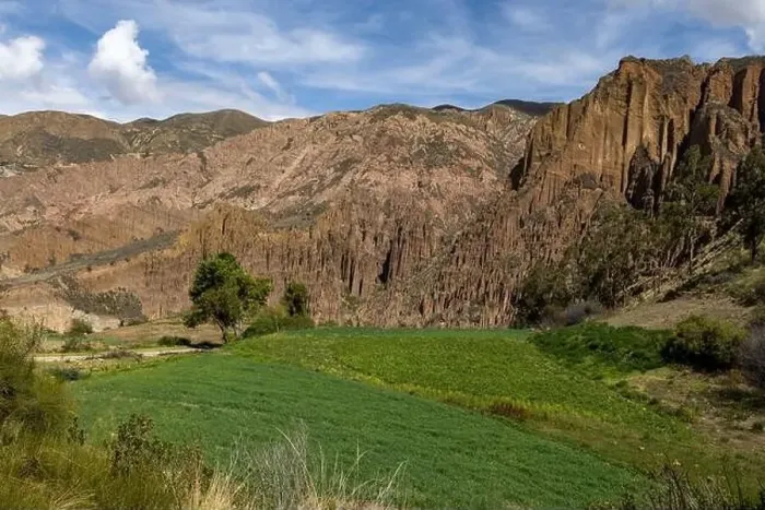 Framed Print : Exploring the beautiful Palca Canyon, a natural sight in the surroundings of La Paz, Bolivia - Traveling South America Framed Print : Exploring the beautiful Palca Canyon, a natural sight in the surroundings of La Paz, Bolivia - Traveling South America