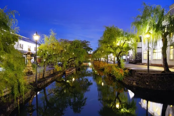 Framed Print : Famed Bridge and Canal of Kurashiki, Japan Framed Print : Famed Bridge and Canal of Kurashiki, Japan