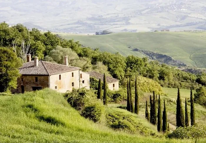 Framed Print : Farmhouse in Tuscany Framed Print : Farmhouse in Tuscany