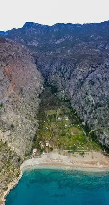 Framed Print : The fascinating photo of the valley of the butterflies Framed Print : The fascinating photo of the valley of the butterflies
