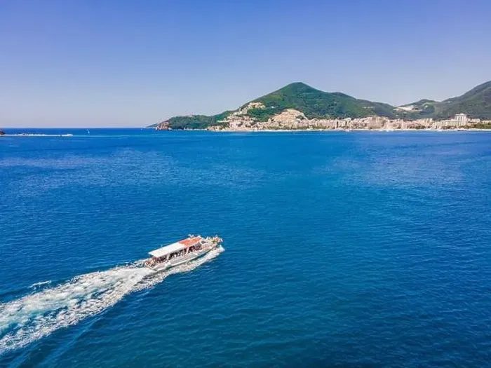Framed Print : Ferry boat with tourists on the move on floats on turquoise water. Drone view Framed Print : Ferry boat with tourists on the move on floats on turquoise water. Drone view